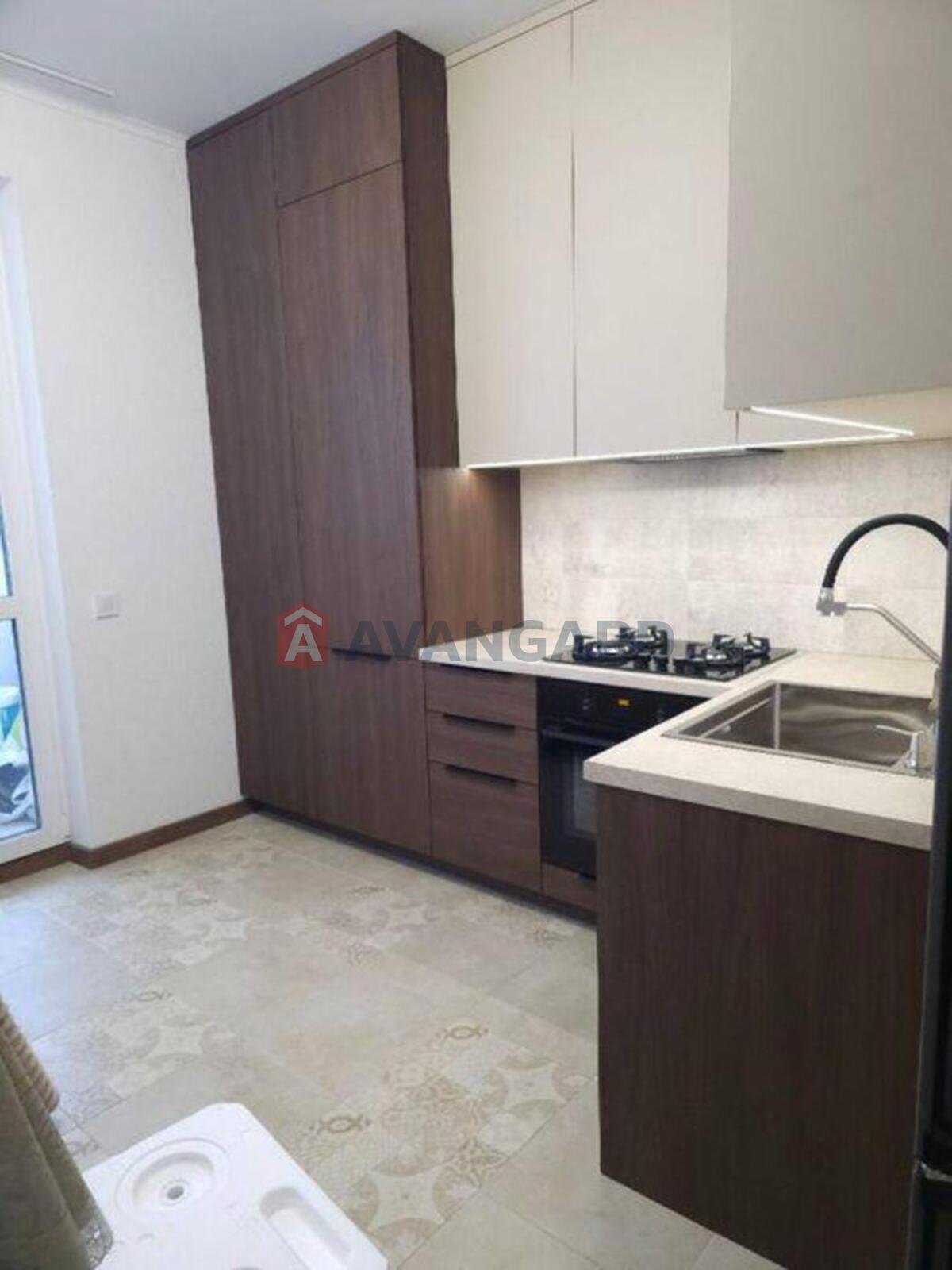 1 ��. ��������, 40/-/10 ��. �., 8/10 ������ ���� 2