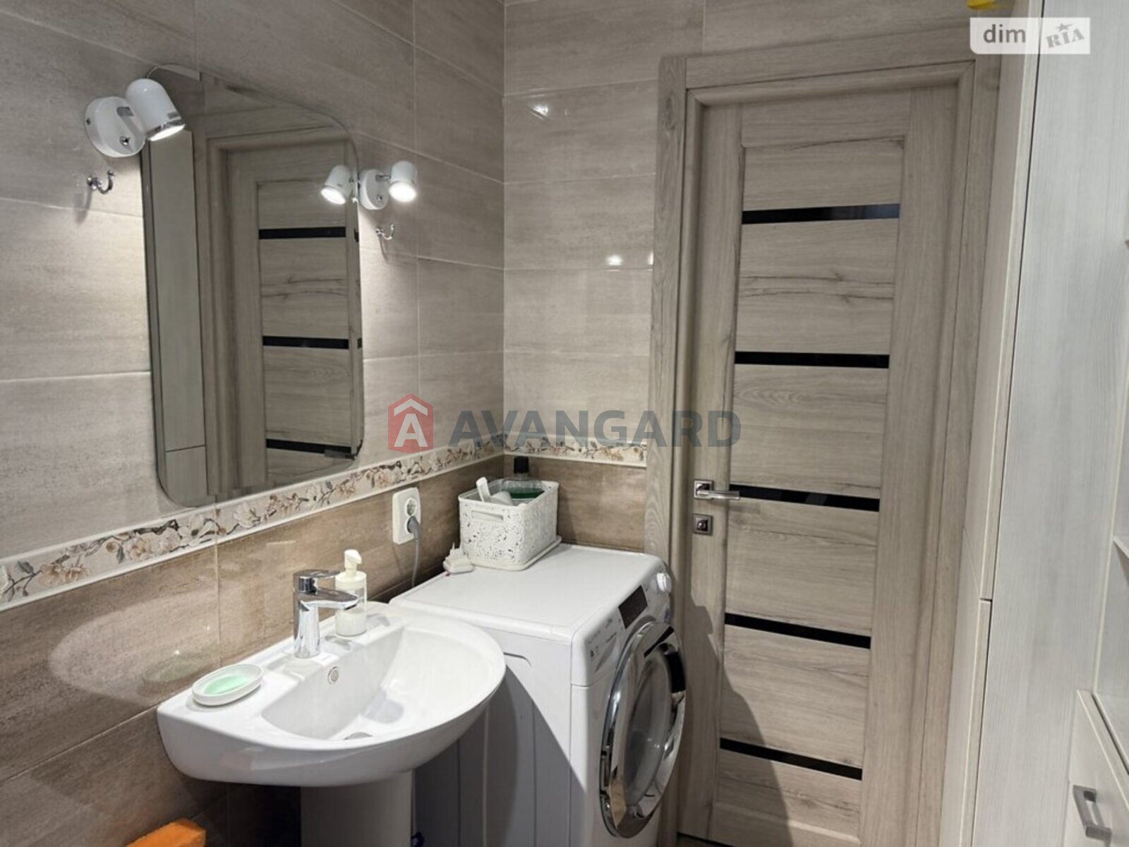 1 ��. ��������, 49/20/8 ��. �., 13/13 ������ ���� 11