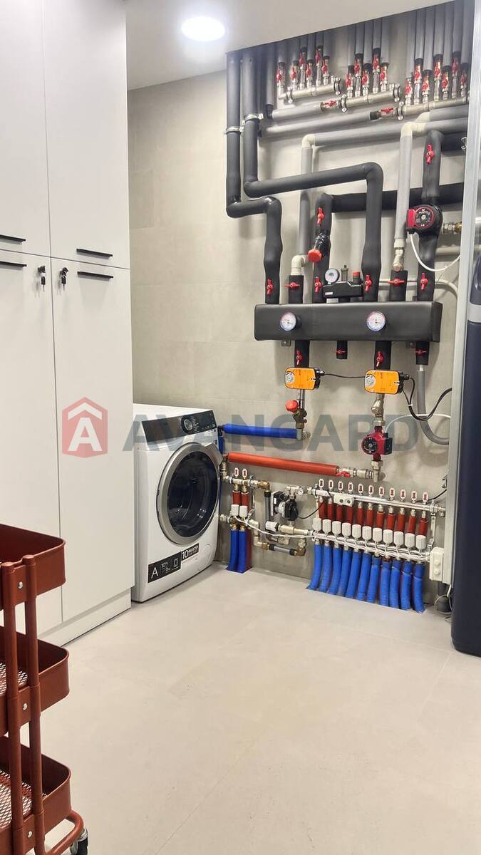 3 ��. ��������, 100/-/- ��. �., 4/5 ������ ���� 22