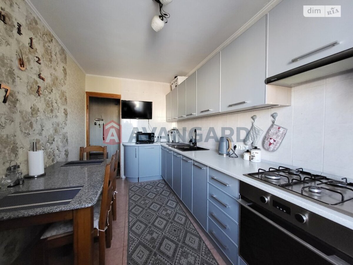 3 ��. ��������, 64/39/10 ��. �., 7/9 ������ ���� 18