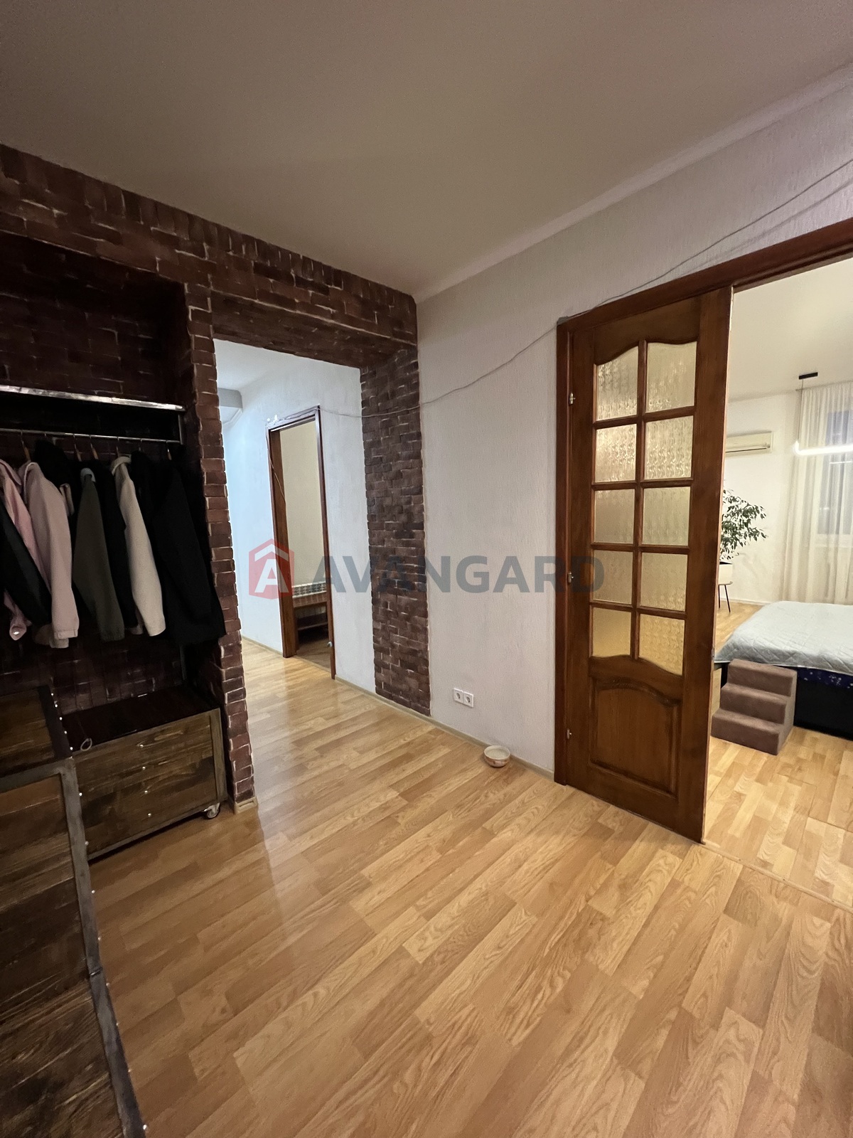 3 ��. ��������, 82/-/9 ��. �., 5/5 ������ ���� 7