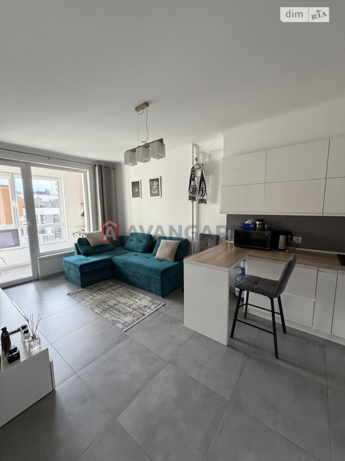 1 ��. ��������, 43/-/- ��. �., 5/5 ������ ���� 9