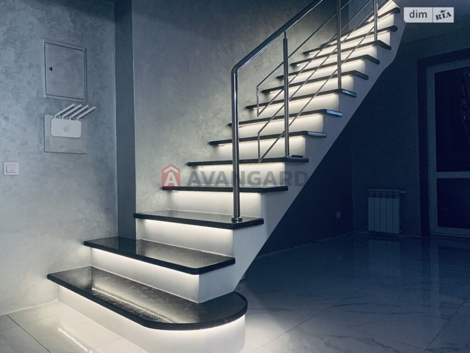 3 ��. ��������, 95/-/- ��. �., 9/10 ������ ���� 27