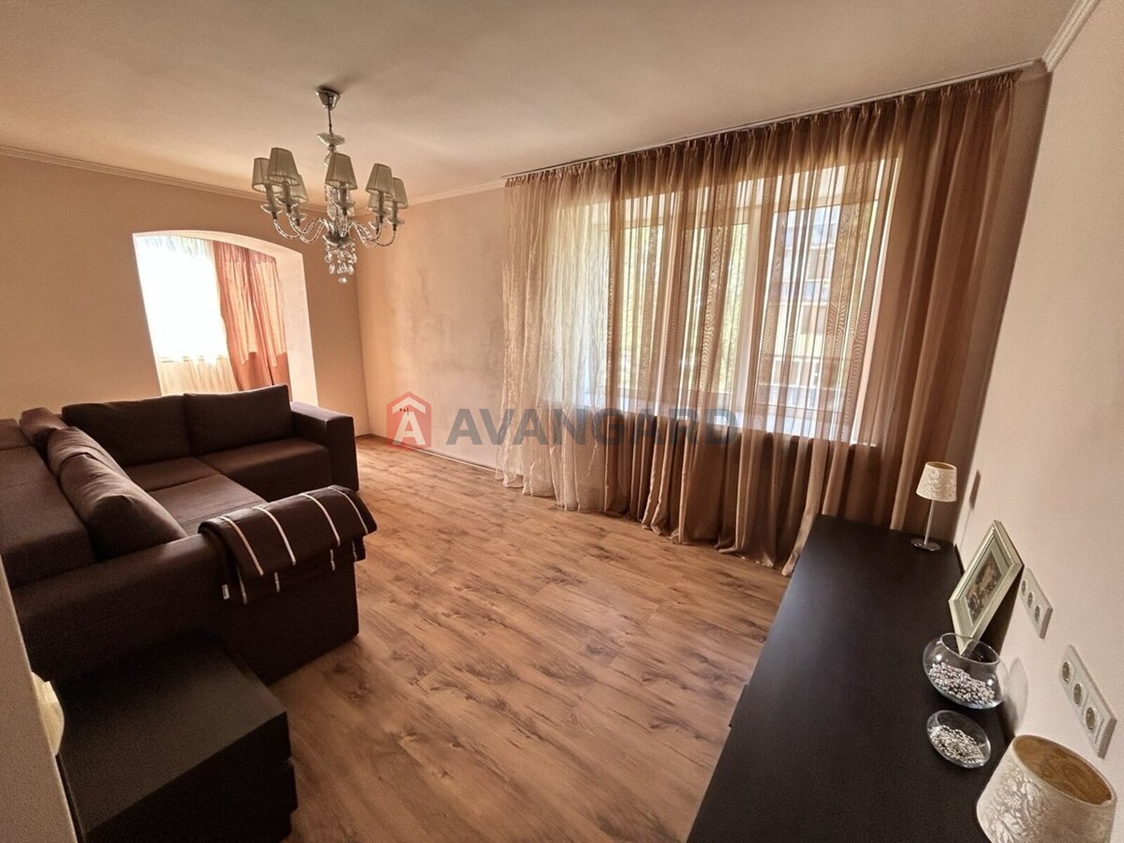 2 ����. ��������, 46/27/5 ��. �., 3/9 ���� ���� 4