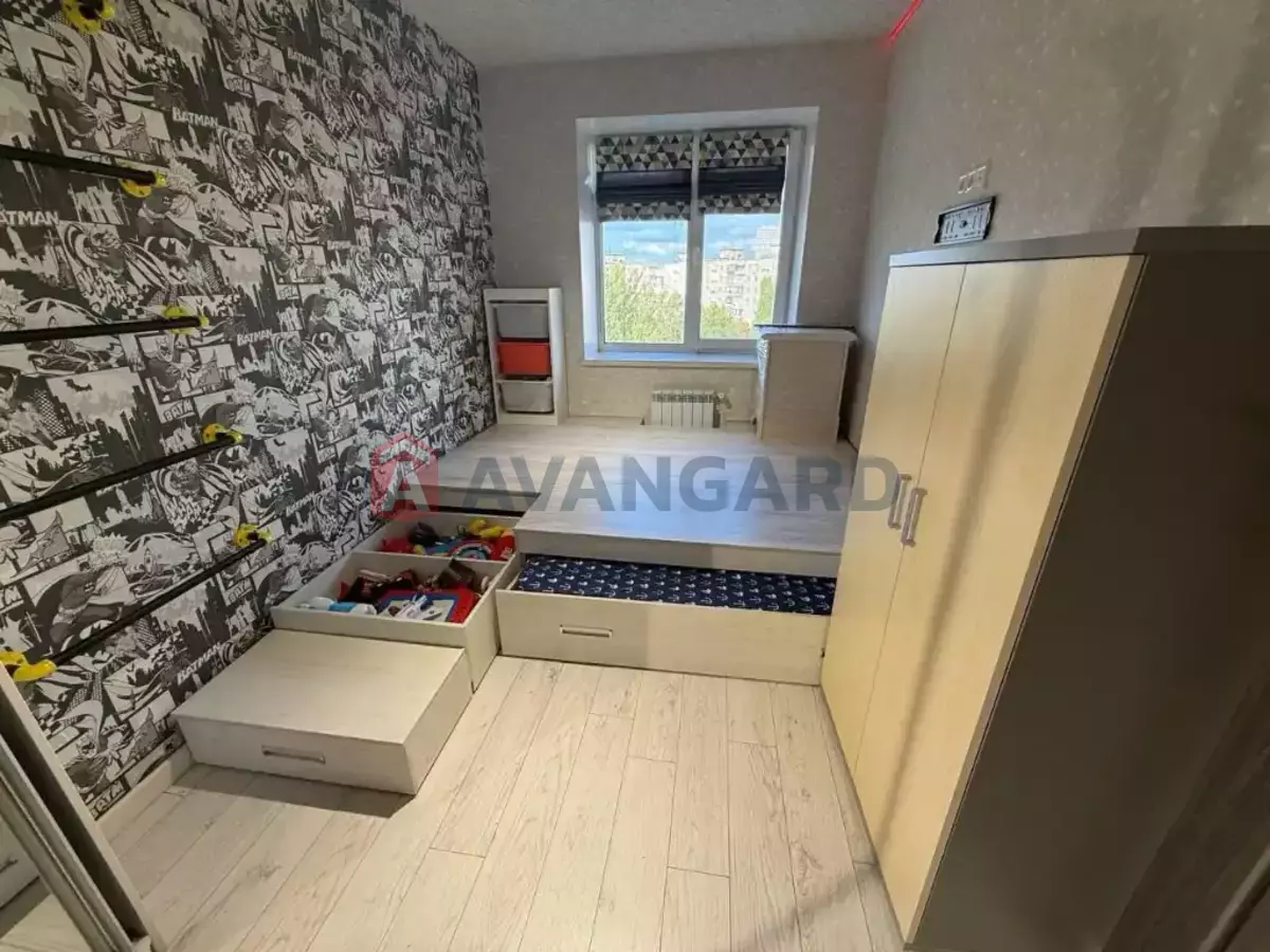 3 ��. ��������, 70/-/- ��. �., 8/11 ������ ���� 18