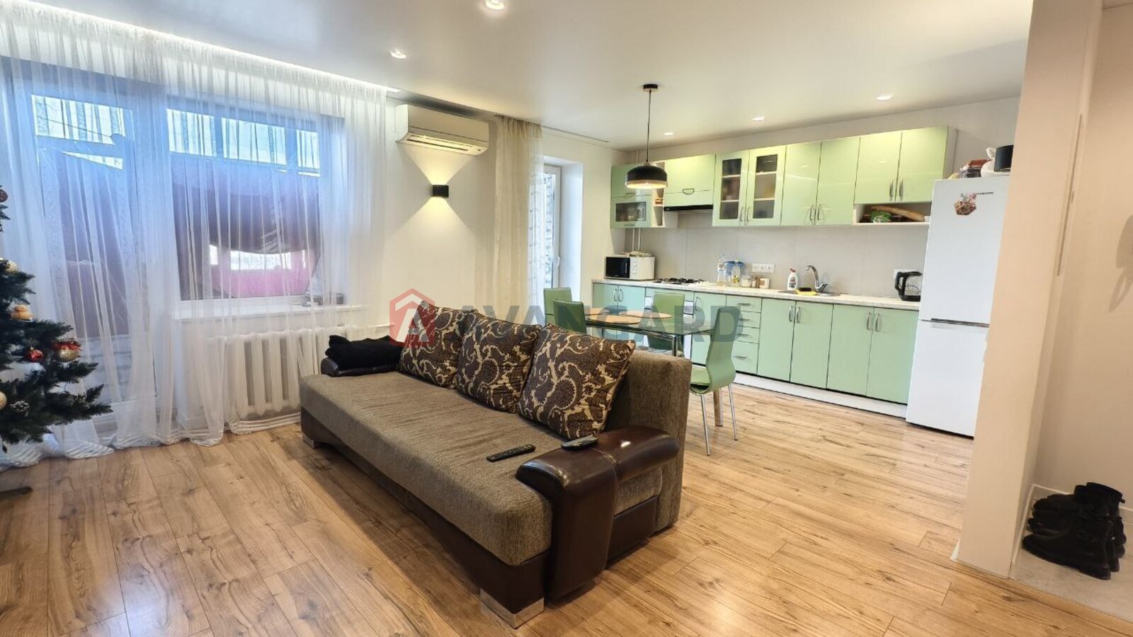 3 ����. ��������, 62/-/30 ��. �., 7/10 ���� ���� 3