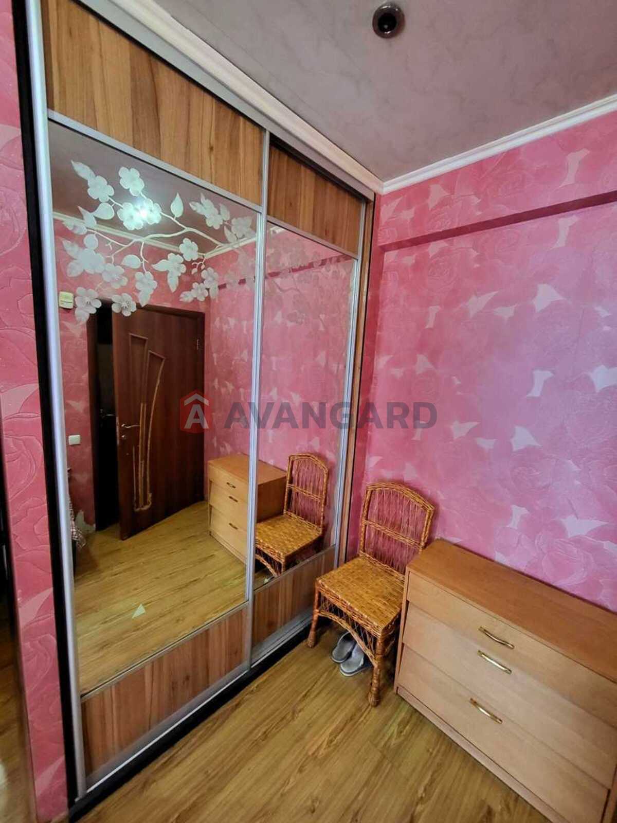 1 ��. ��������, 50/-/10 ��. �., 2/3 ������ ���� 12