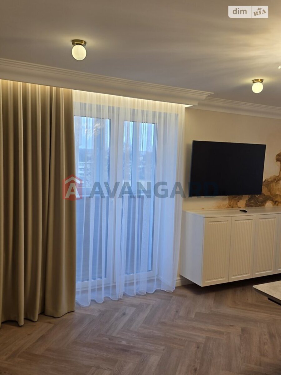 2 ��. ��������, 82/-/8 ��. �., 8/9 ������ ���� 11