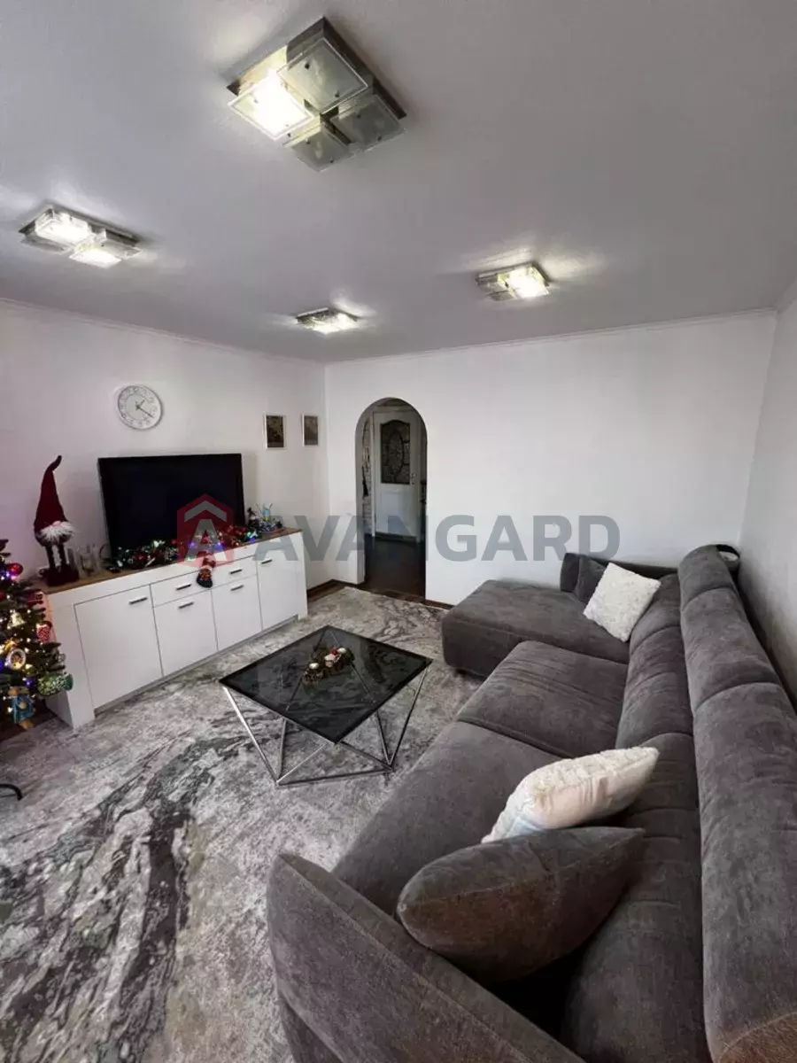 3 ����. ��������, 80/-/11 ��. �., 8/12 ���� ���� 4