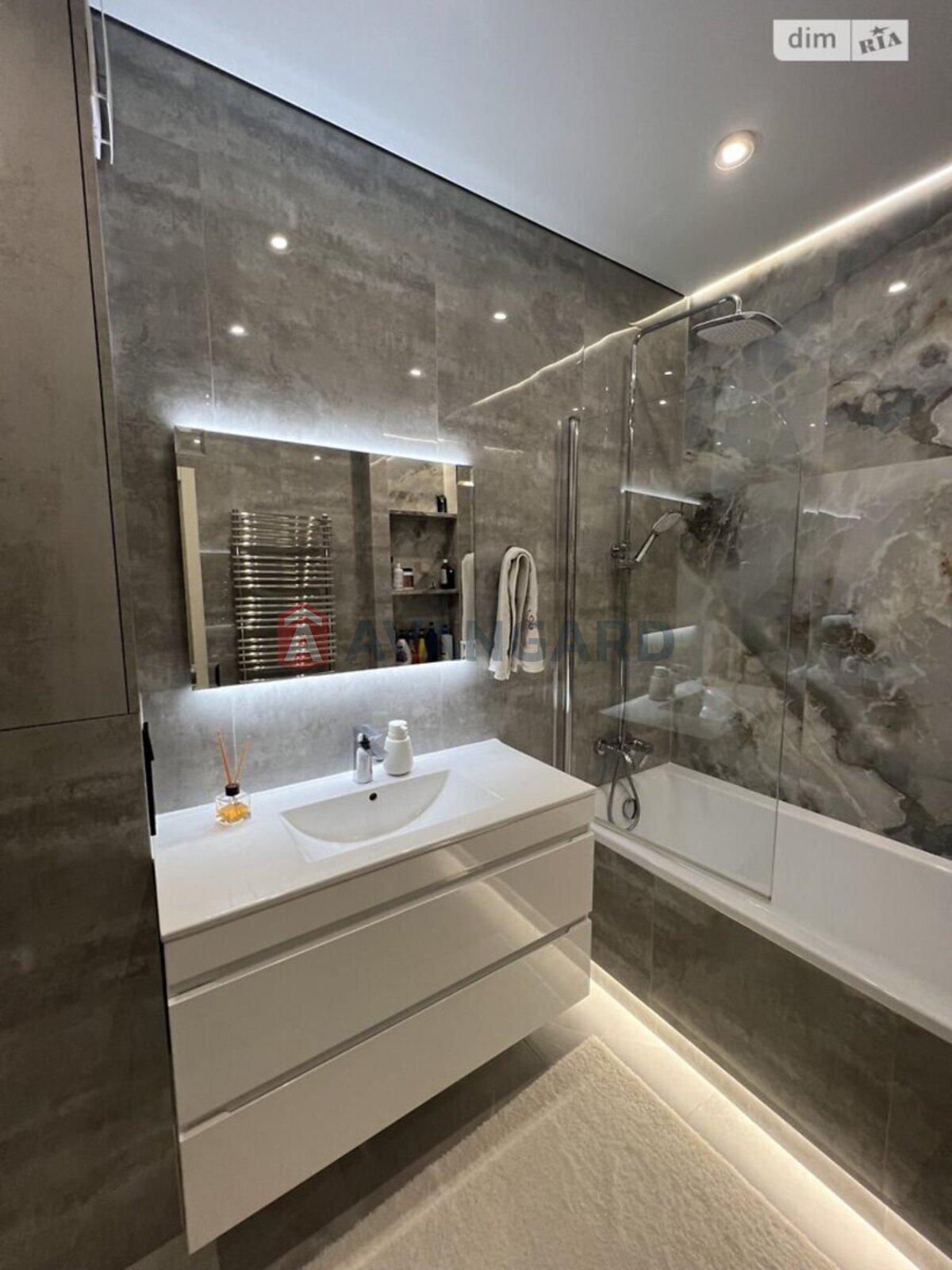 2 ��. ��������, 69/32/23 ��. �., 8/8 ������ ���� 4