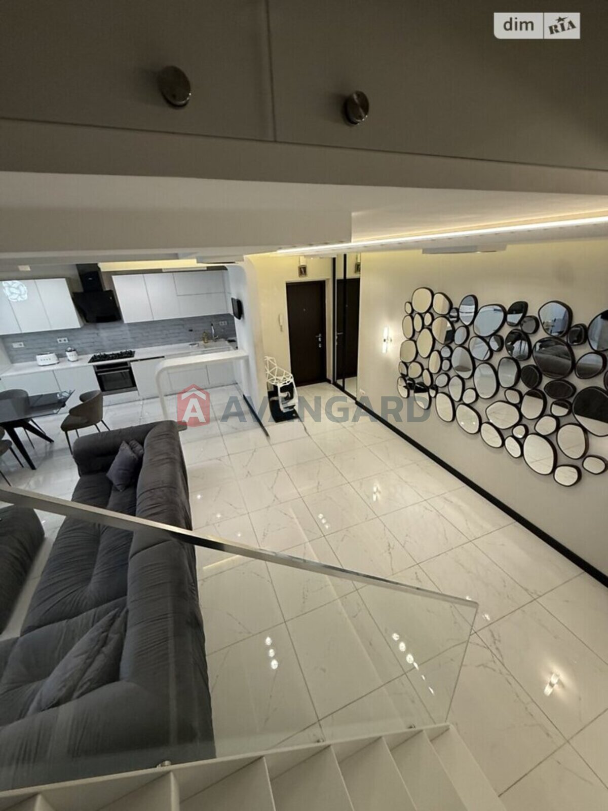 5 ��. ��������, 200/130/40 ��. �., 9/9 ������ ���� 3