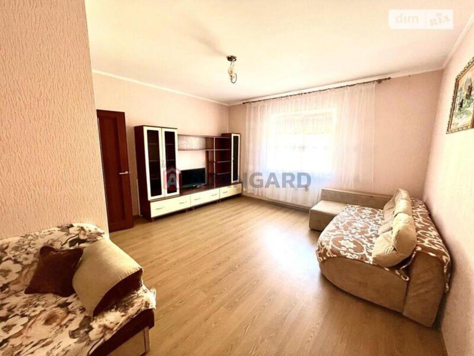 1 ��. ��������, 43/20/15 ��. �., 3/5 ������ ���� 5