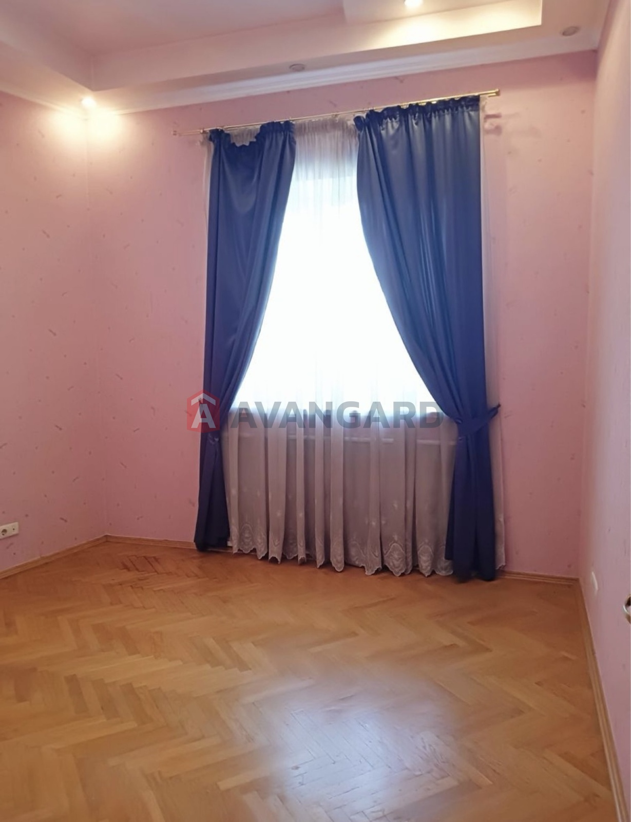 3 ����. ��������, 122/-/23 ��. �., 9/10 ���� ���� 10