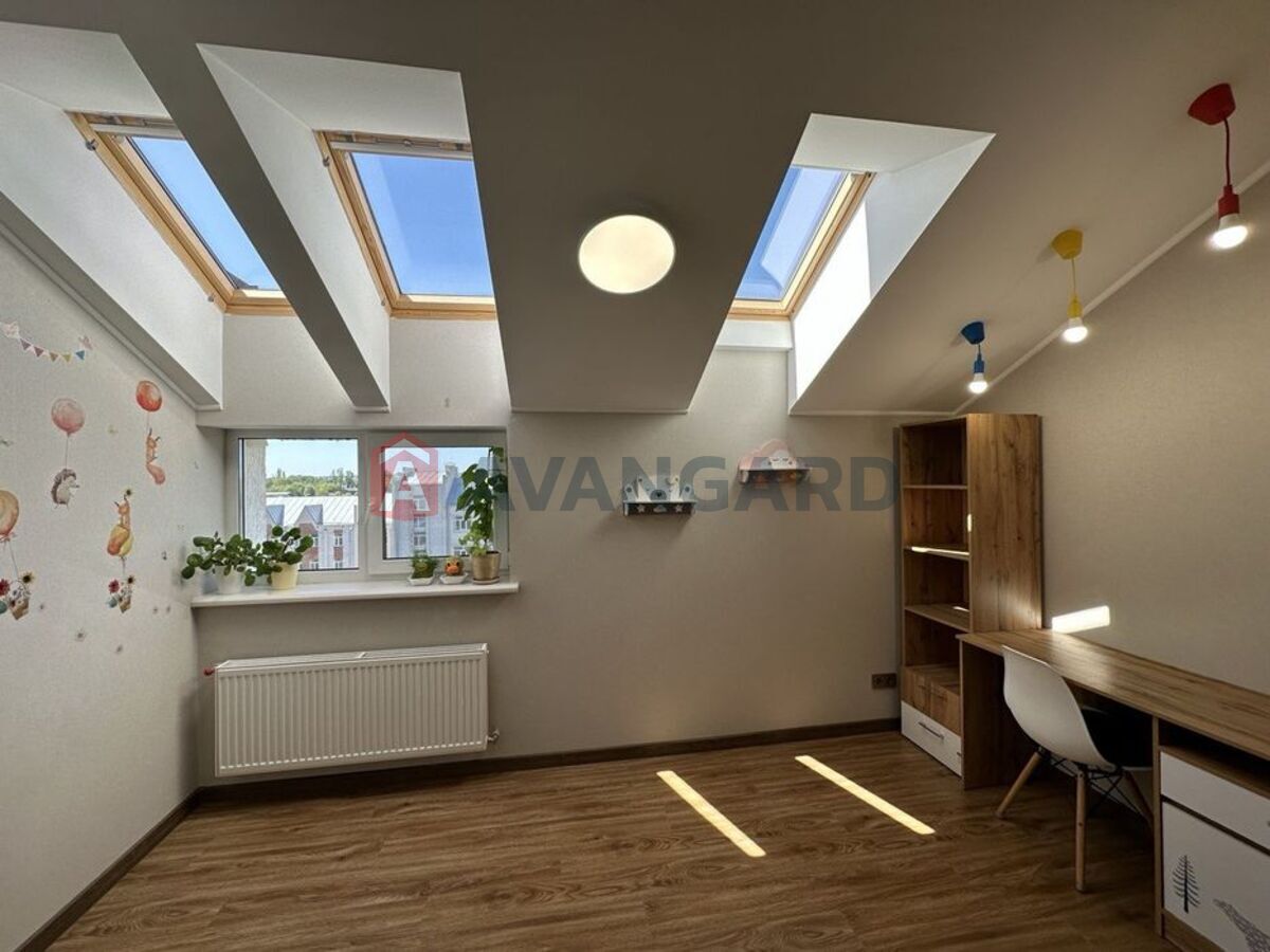 3 ��. ��������, 124/-/52 ��. �., 5/5 ������ ���� 12