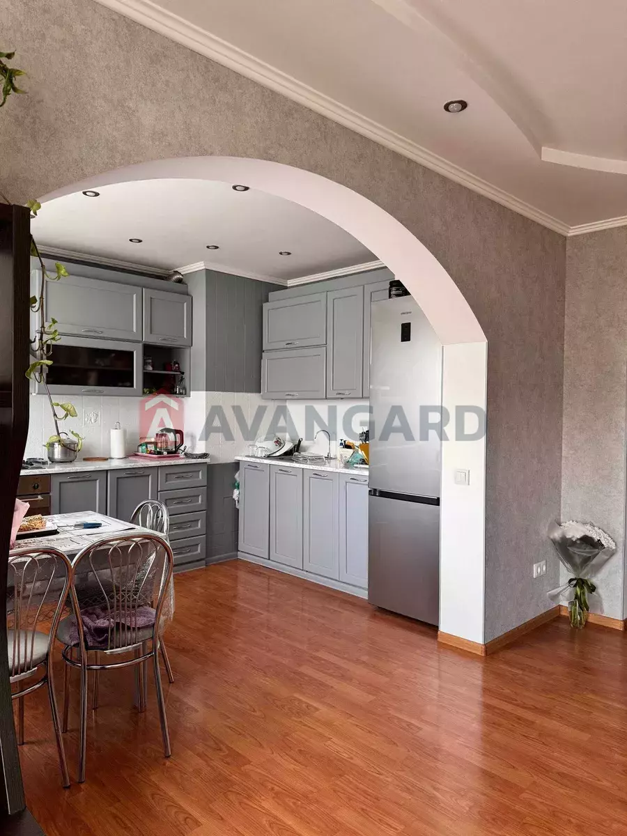 3 ��. ��������, 64/-/11 ��. �., 7/9 ������ ���� 8