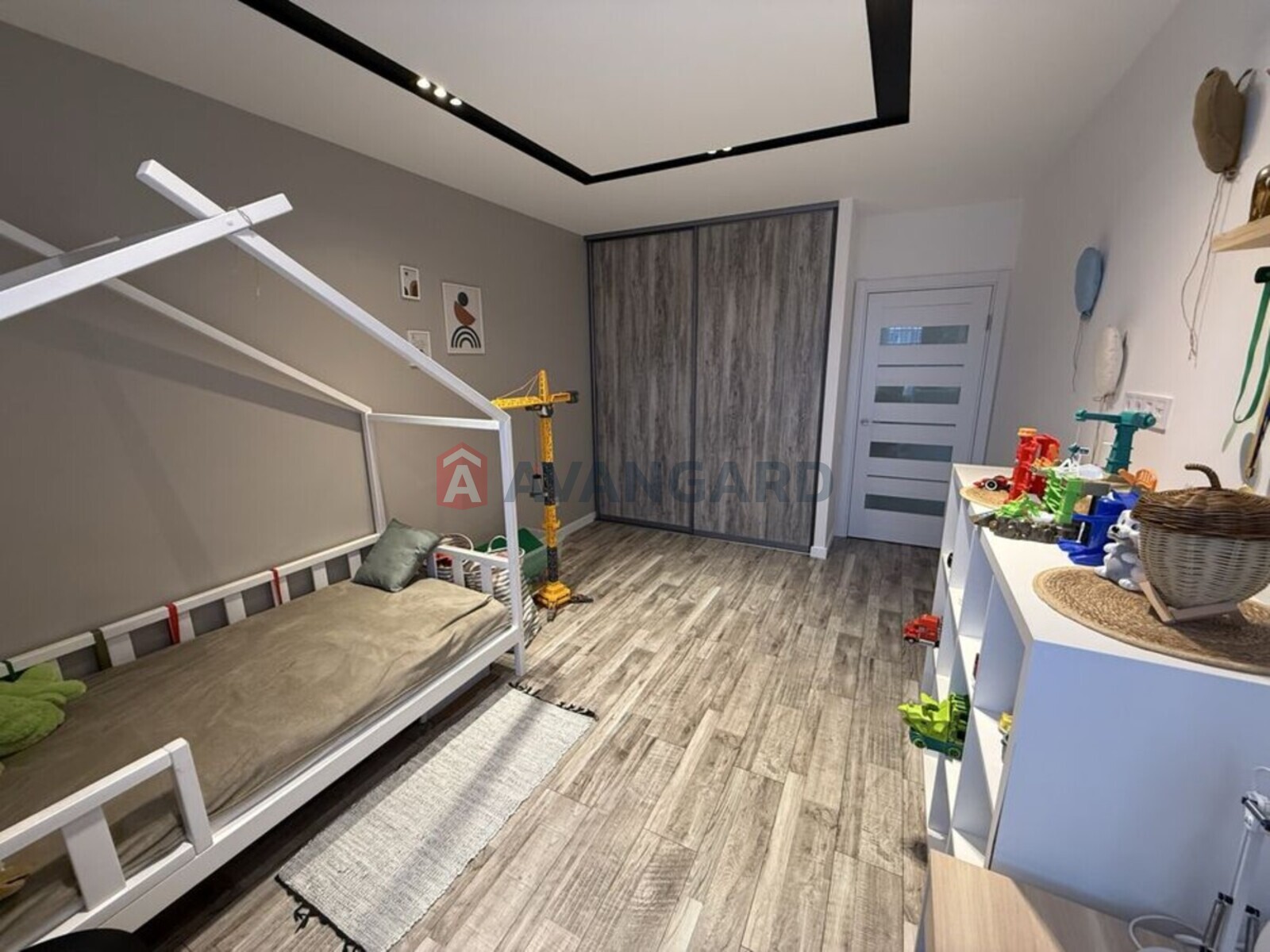 2 ��. ��������, 79/-/25 ��. �., 11/12 ������ ���� 8