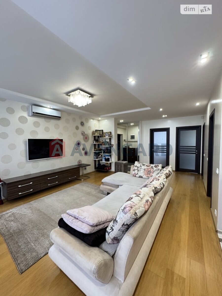 3 ��. ��������, 83/46/16 ��. �., 3/9 ������ ���� 7