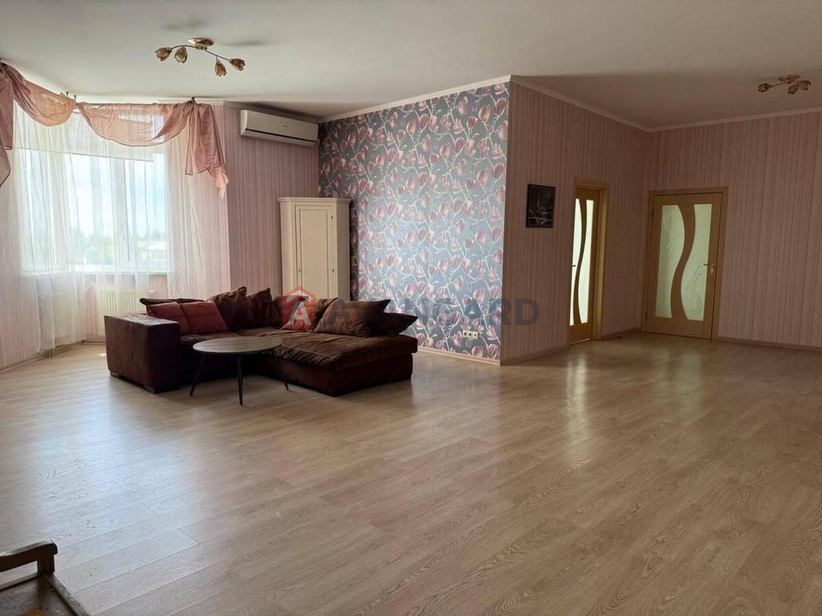 3 ��. ��������, 132/68/14 ��. �., 10/25 ������ ���� 1