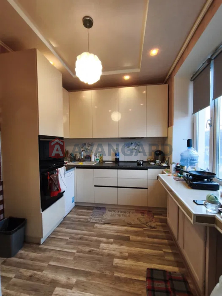 4 ��. ��������, 95/-/9 ��. �., 3/5 ������ ���� 1