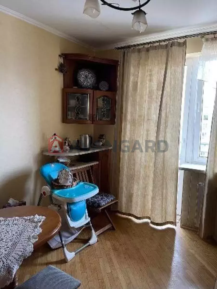 2 ����. ��������, 70/-/10 ��. �., 6/8 ���� ���� 5