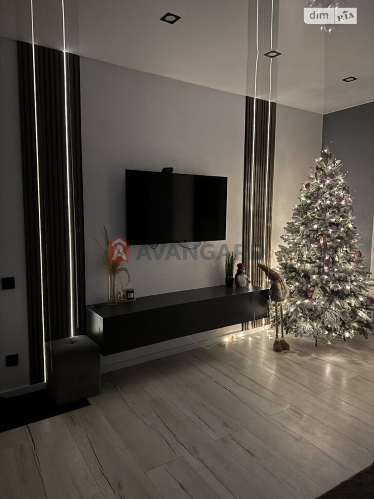 2 ��. ��������, 65/33/11 ��. �., 8/10 ������ ���� 4