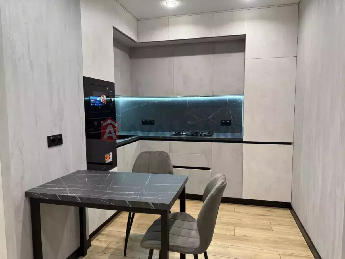 2 ��. ��������, 55/-/20 ��. �., 4/10 ������ ���� 8