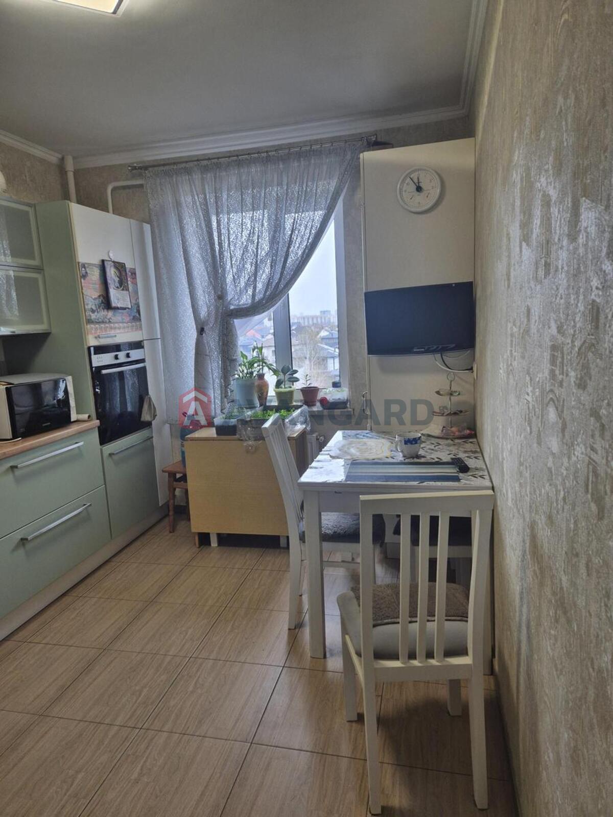 1 ��. ��������, -/-/- ��. �., 5/8 ������ ���� 10