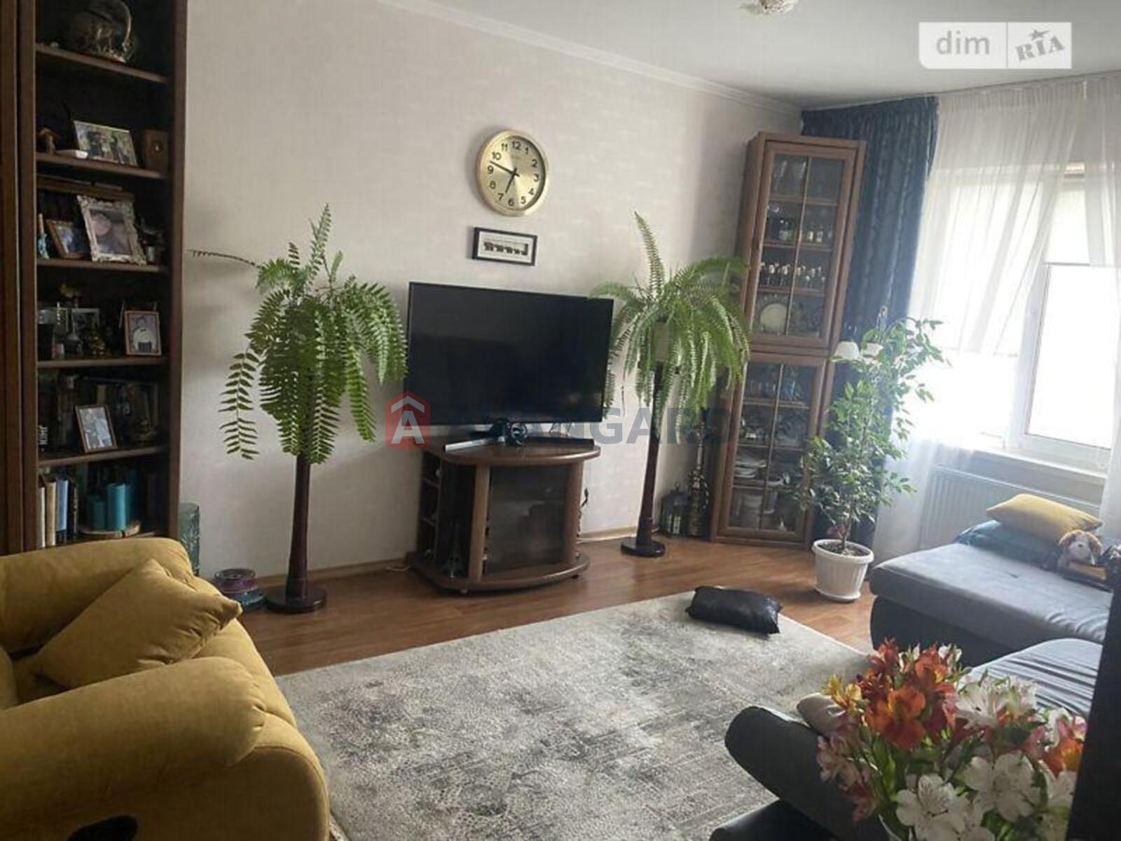 3 ��. ��������, 78/40/8 ��. �., 9/10 ������ ���� 9