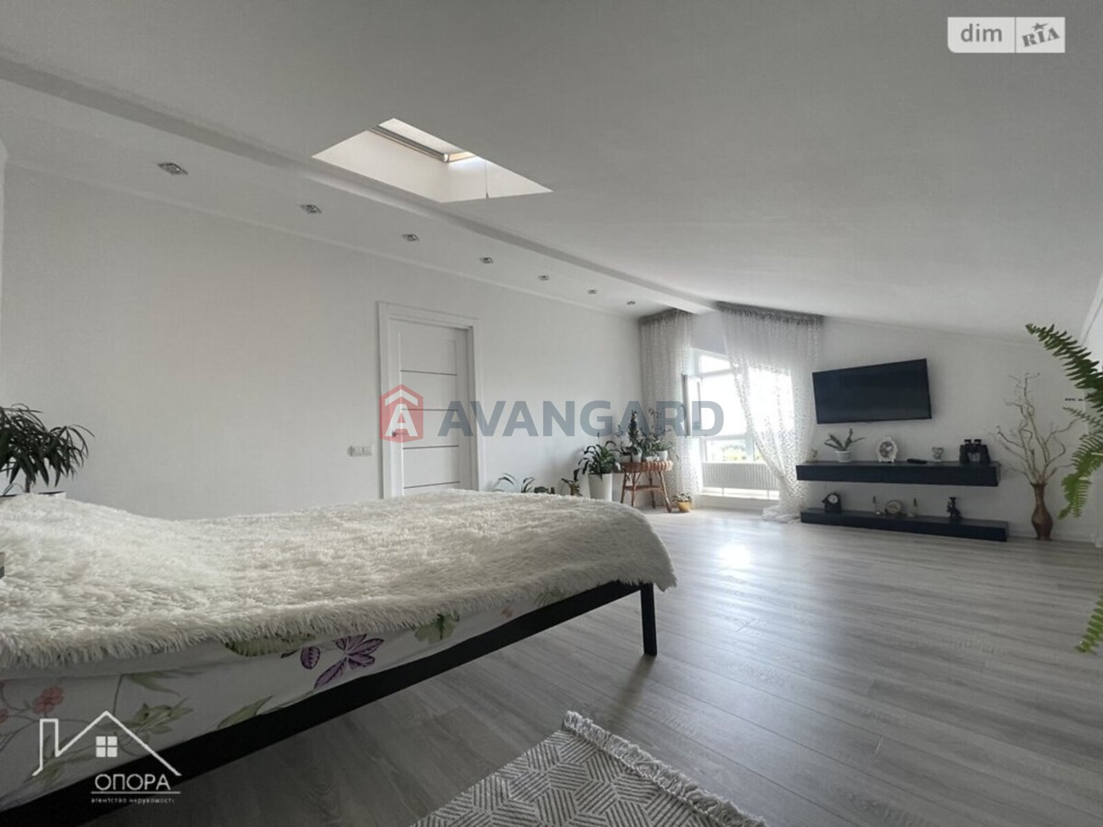 3 ��. ��������, 118/41/40 ��. �., 8/10 ������ ���� 28