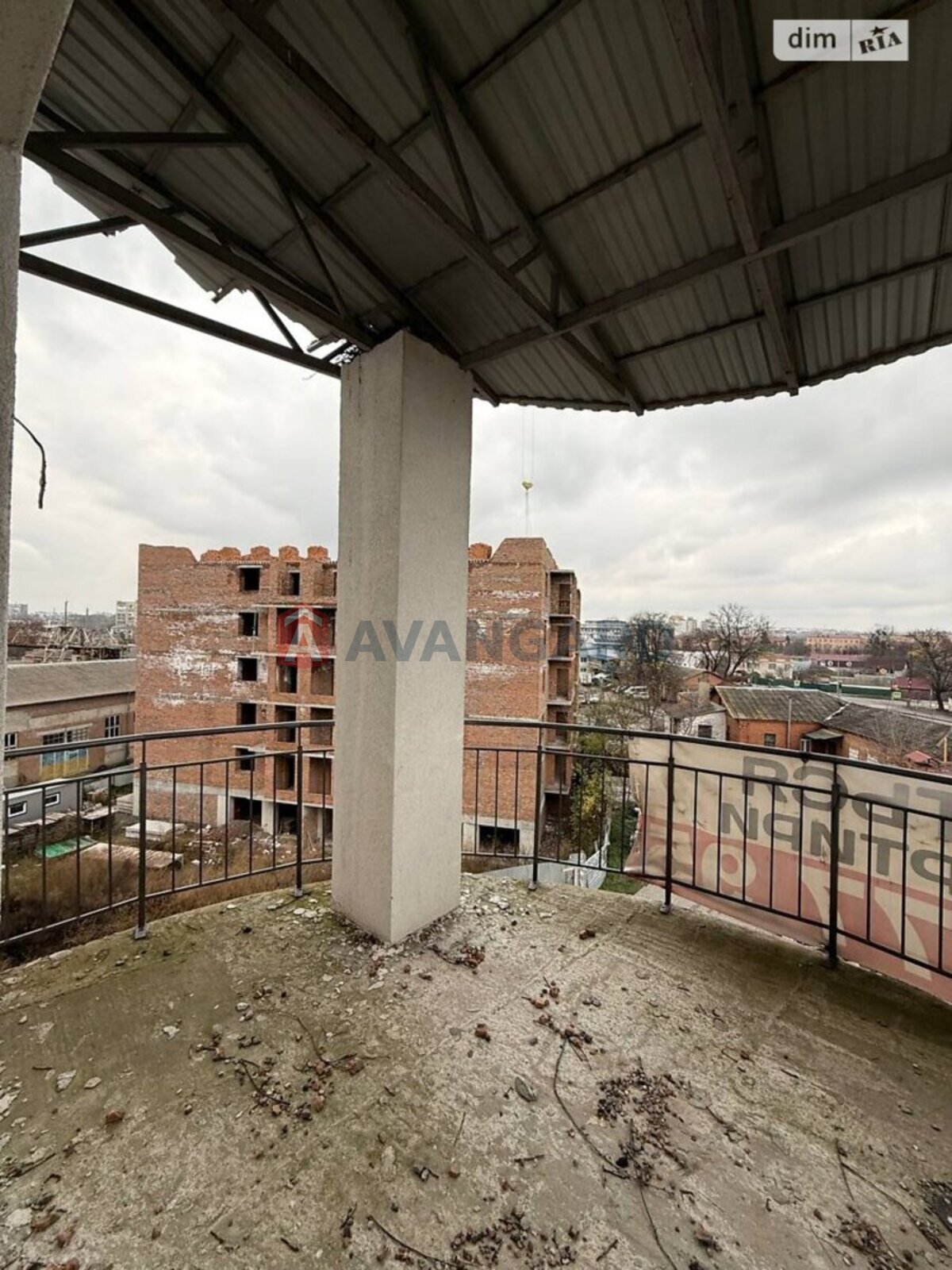 3 ��. ��������, 84/46/11 ��. �., 4/9 ������ ���� 20