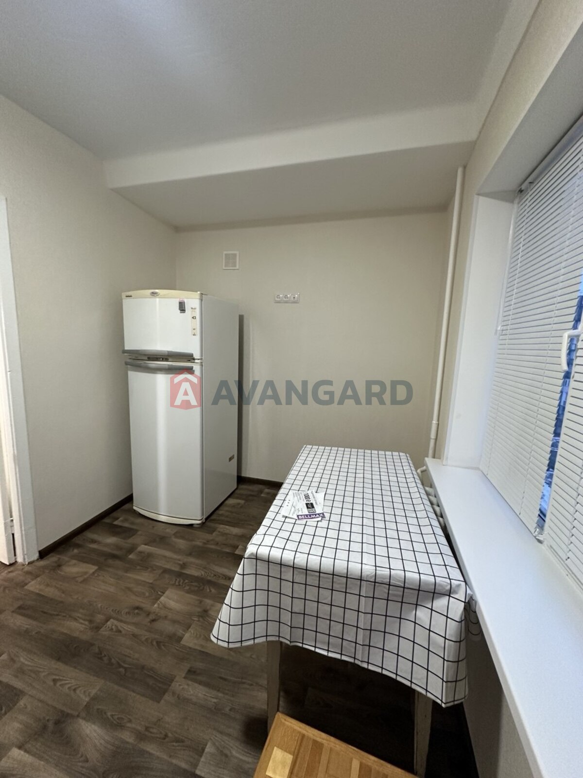 2 ��. ��������, 50/-/9 ��. �., 7/9 ������ ���� 3