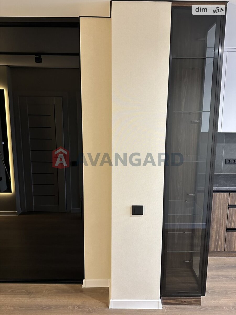 1 ��. ��������, 44/-/18 ��. �., 9/9 ������ ���� 3