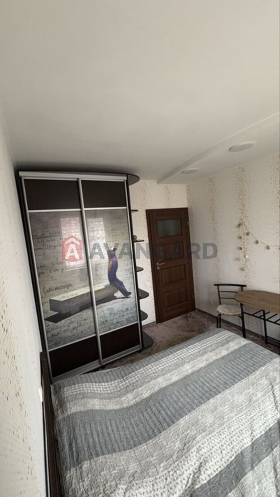 3 ��. ��������, 80/-/18 ��. �., 7/10 ������ ���� 6