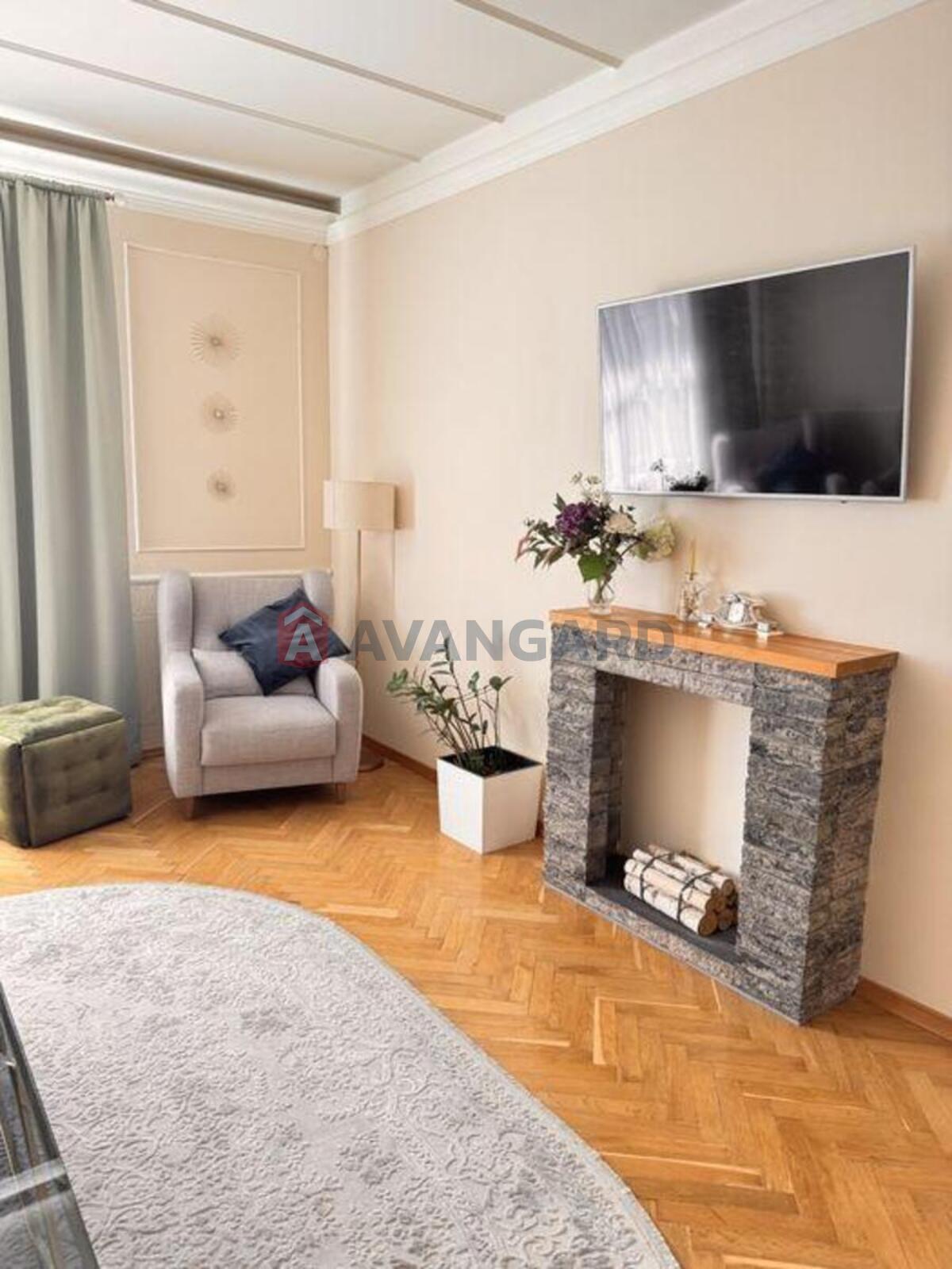 5 ��. ��������, 158/-/23 ��. �., 3/6 ������ ���� 3