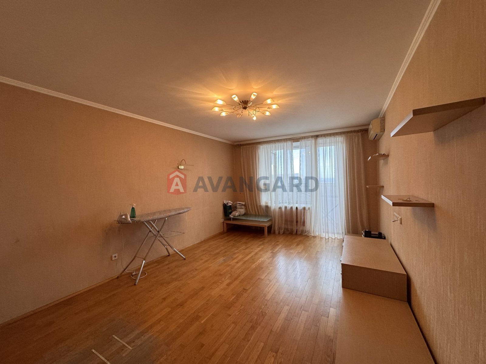 4 ��. ��������, 96,6/63,4/33,5 ��. �., 10/14 ������ ���� 16