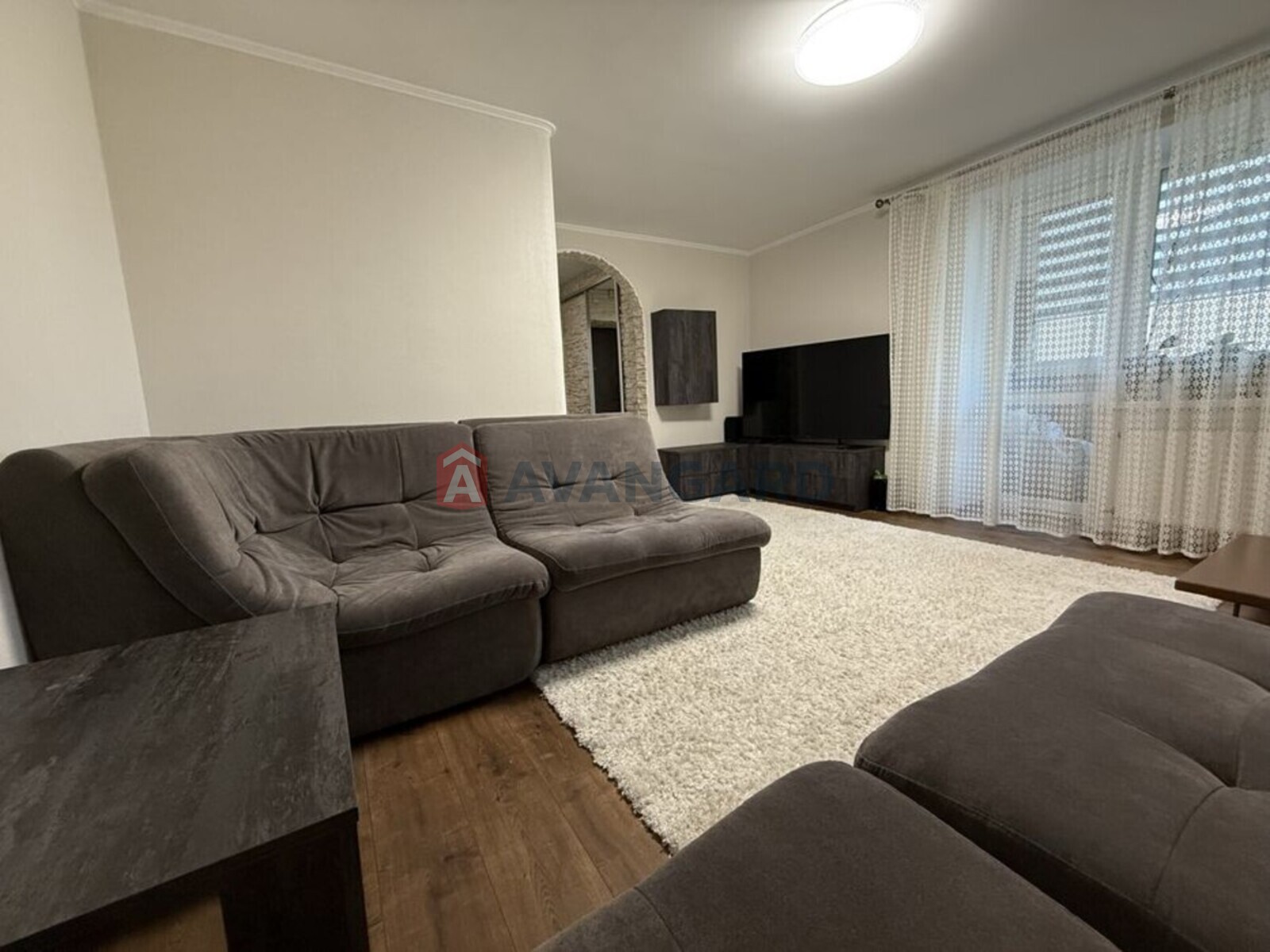 3 ����. ��������, 105/-/18 ��. �., 4/5 ���� ���� 7