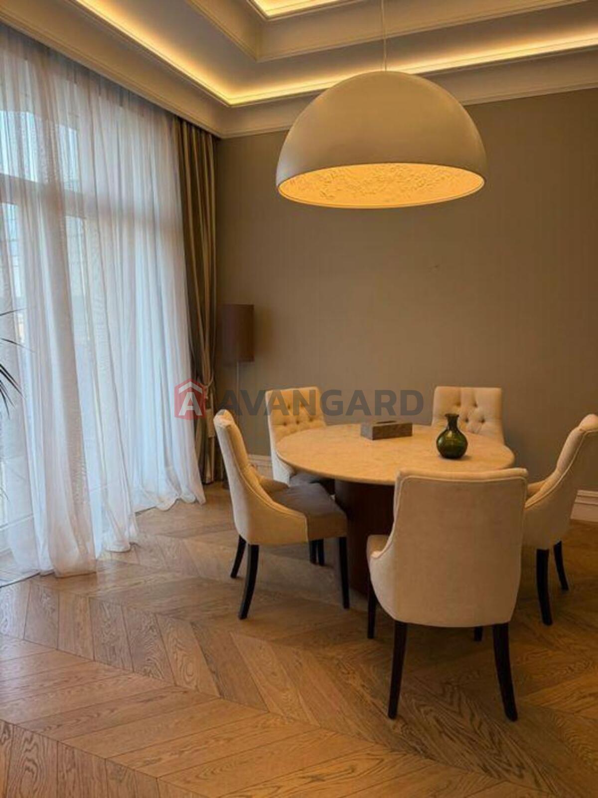 4 ��. ��������, 170/-/30 ��. �., 2/9 ������ ���� 8