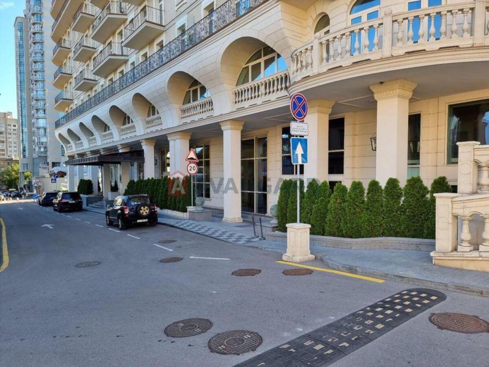 4 ��. ��������, 170/-/30 ��. �., 2/9 ������ ���� 24