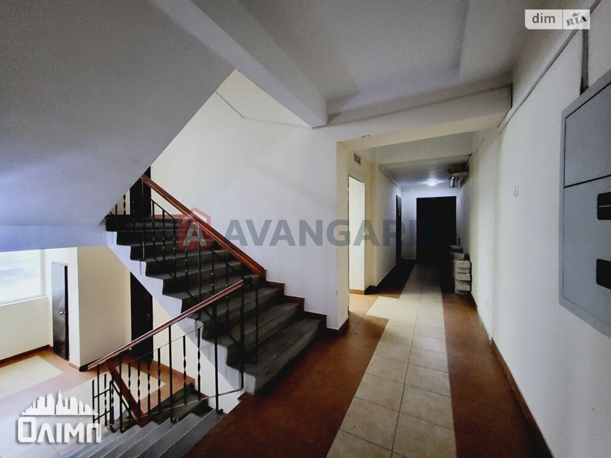 3 ��. ��������, 81/45/15 ��. �., 11/11 ������ ���� 2