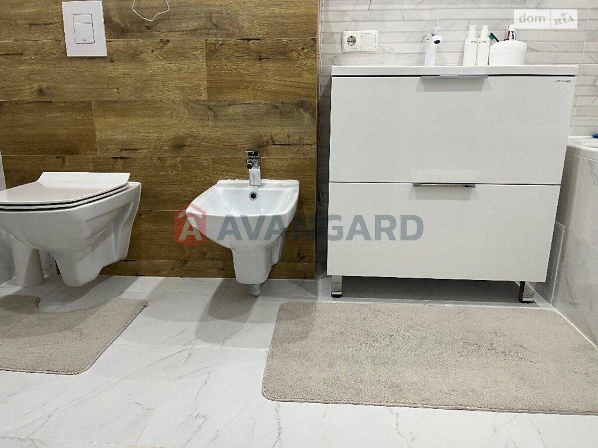 3 ��. ��������, 119/92/27 ��. �., 2/5 ������ ���� 15