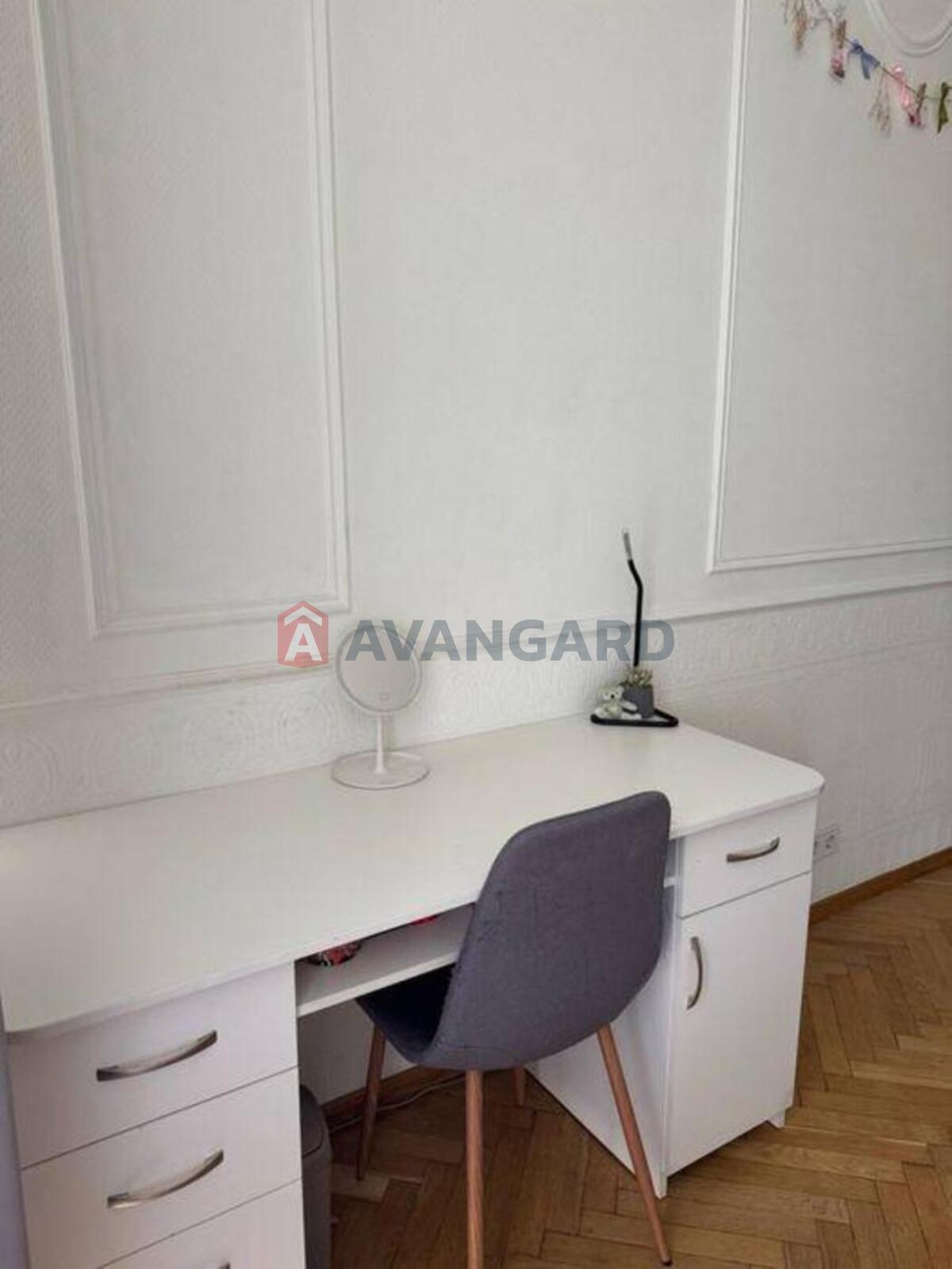 5 ��. ��������, 158/-/23 ��. �., 3/6 ������ ���� 14