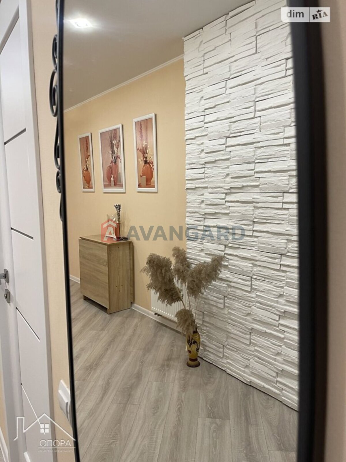 3 ��. ��������, 118/41/40 ��. �., 8/10 ������ ���� 29