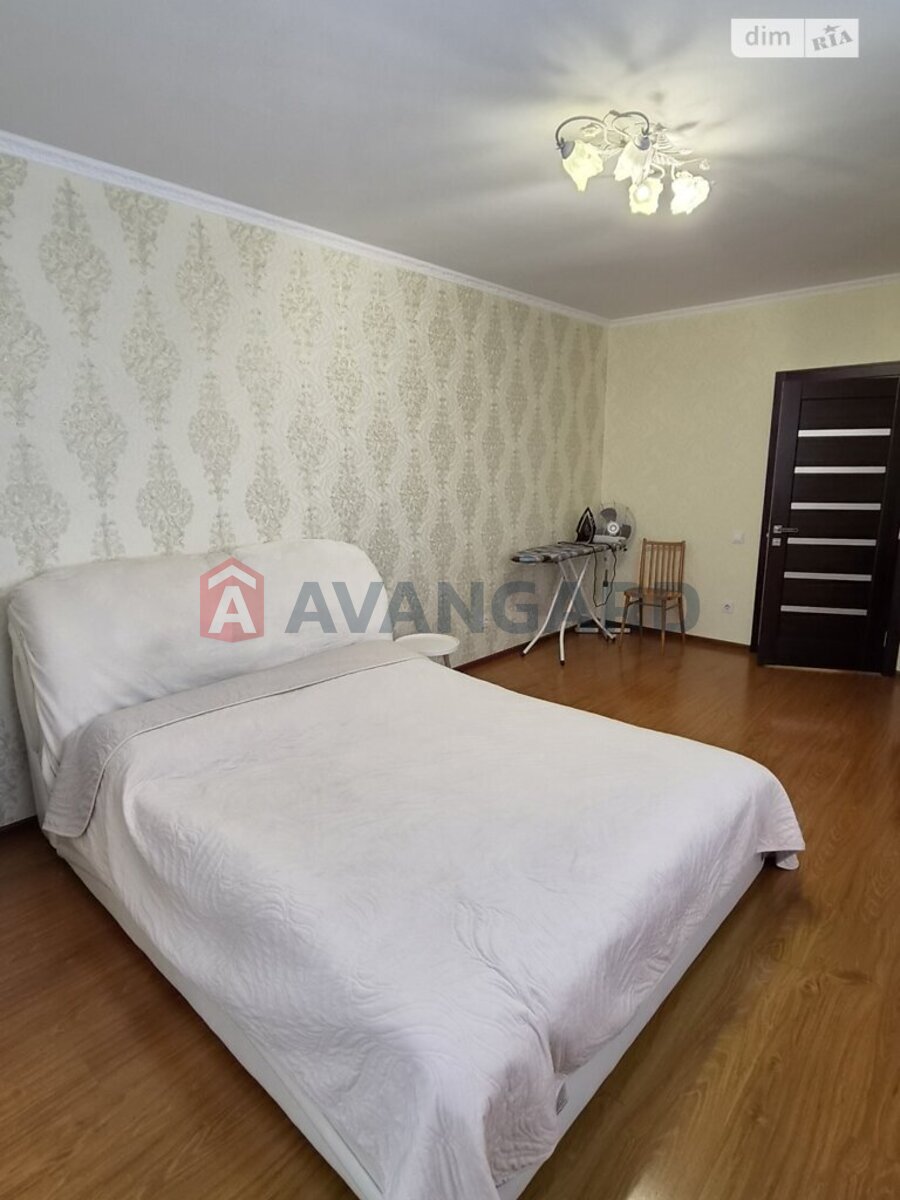 2 ��. ��������, 92/60/20 ��. �., 3/9 ������ ���� 13