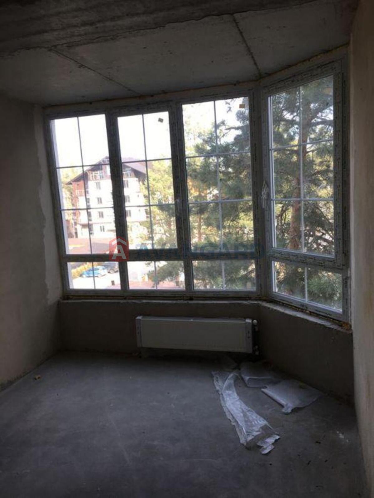 3 ��. ��������, 130/-/42 ��. �., 4/5 ������ ���� 9