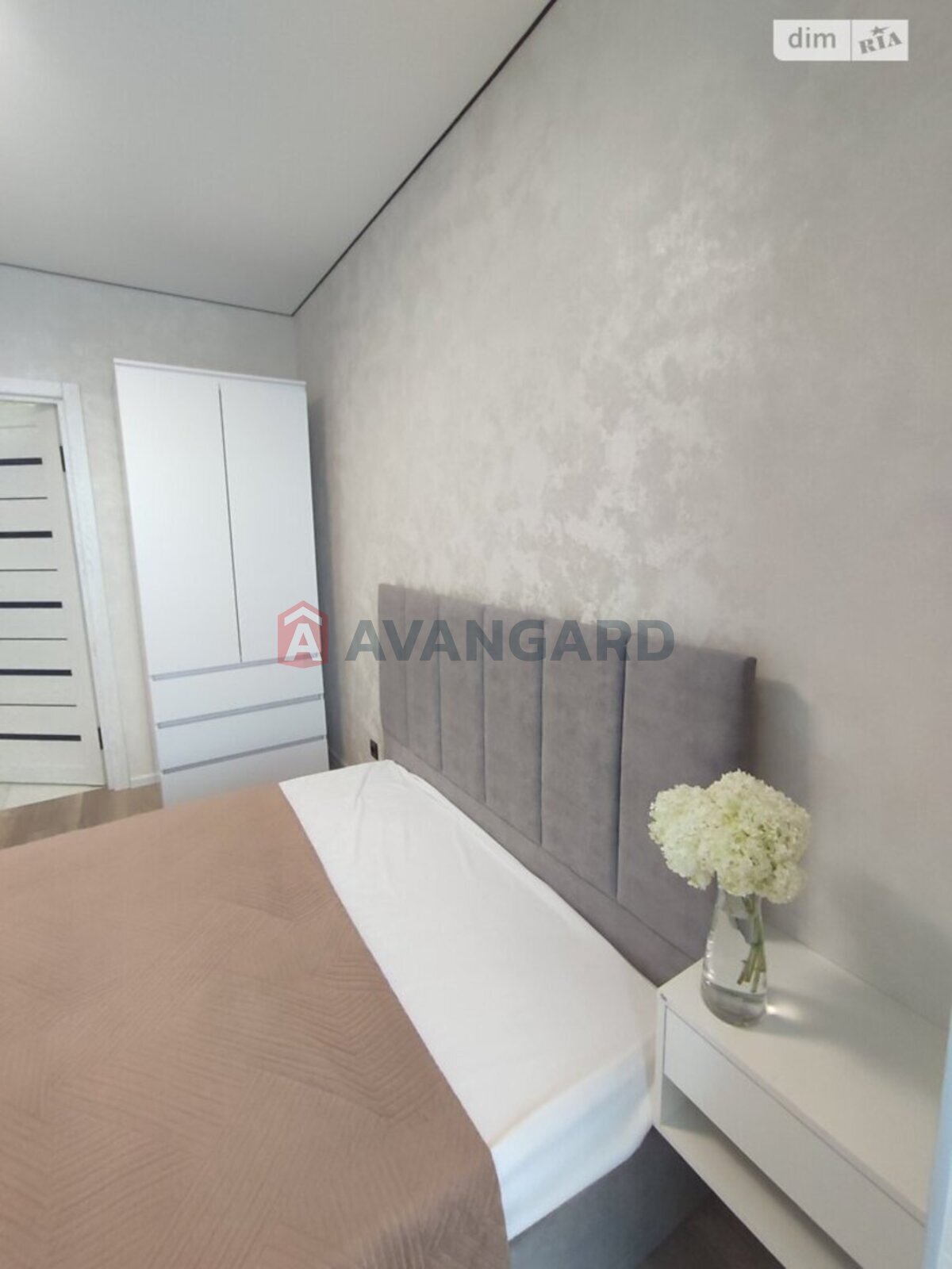 2 ����. ��������, 56/-/- ��. �., 2/9 ���� ���� 4
