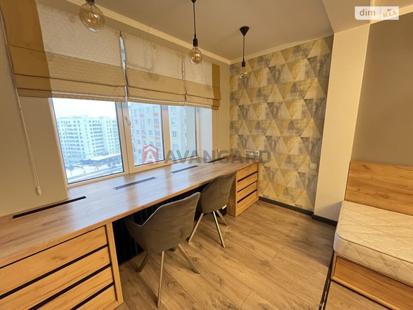 3 ��. ��������, 97/-/- ��. �., 8/10 ������ ���� 11