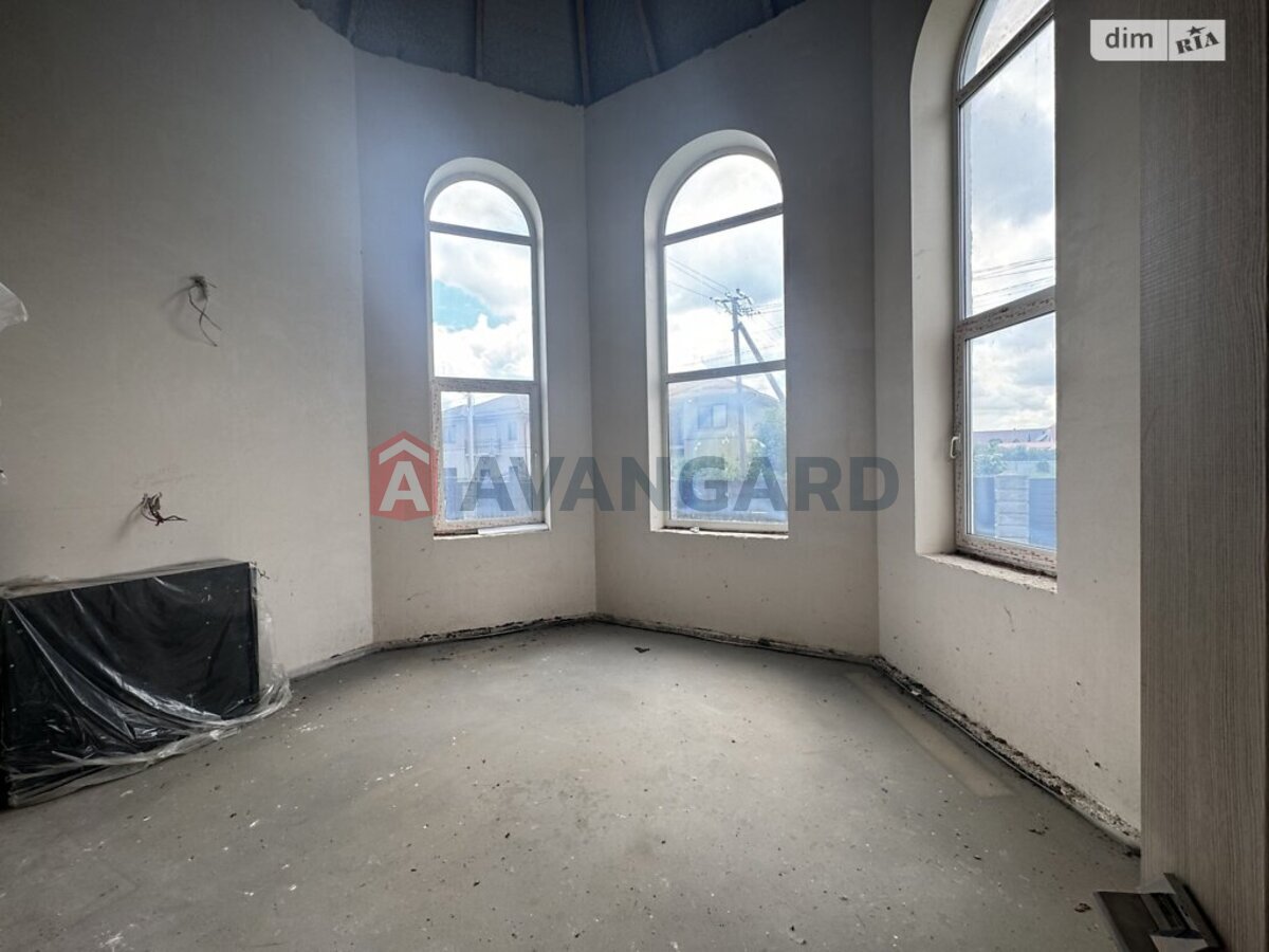 5 ��. ��������, 215/86/13 ��. �., 1/2 ������ ���� 4