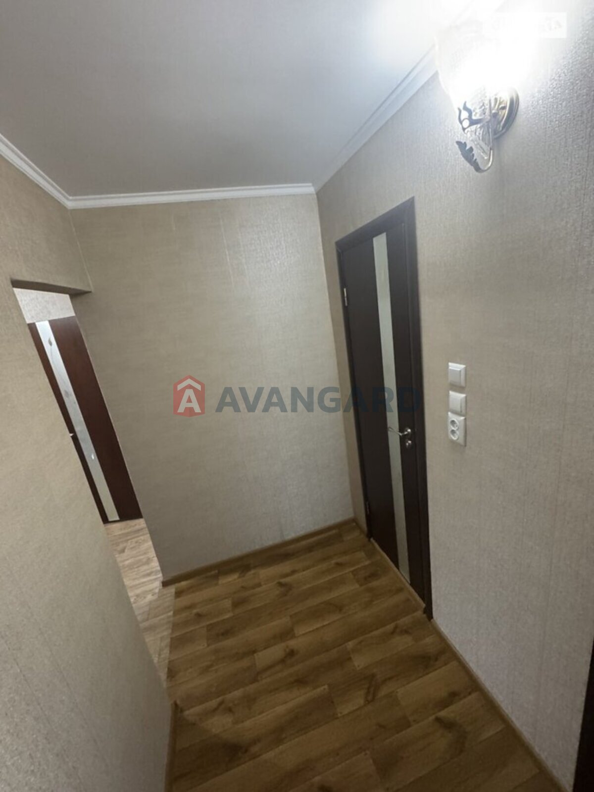 3 ����. ��������, 64/45/8 ��. �., 5/10 ���� ���� 24