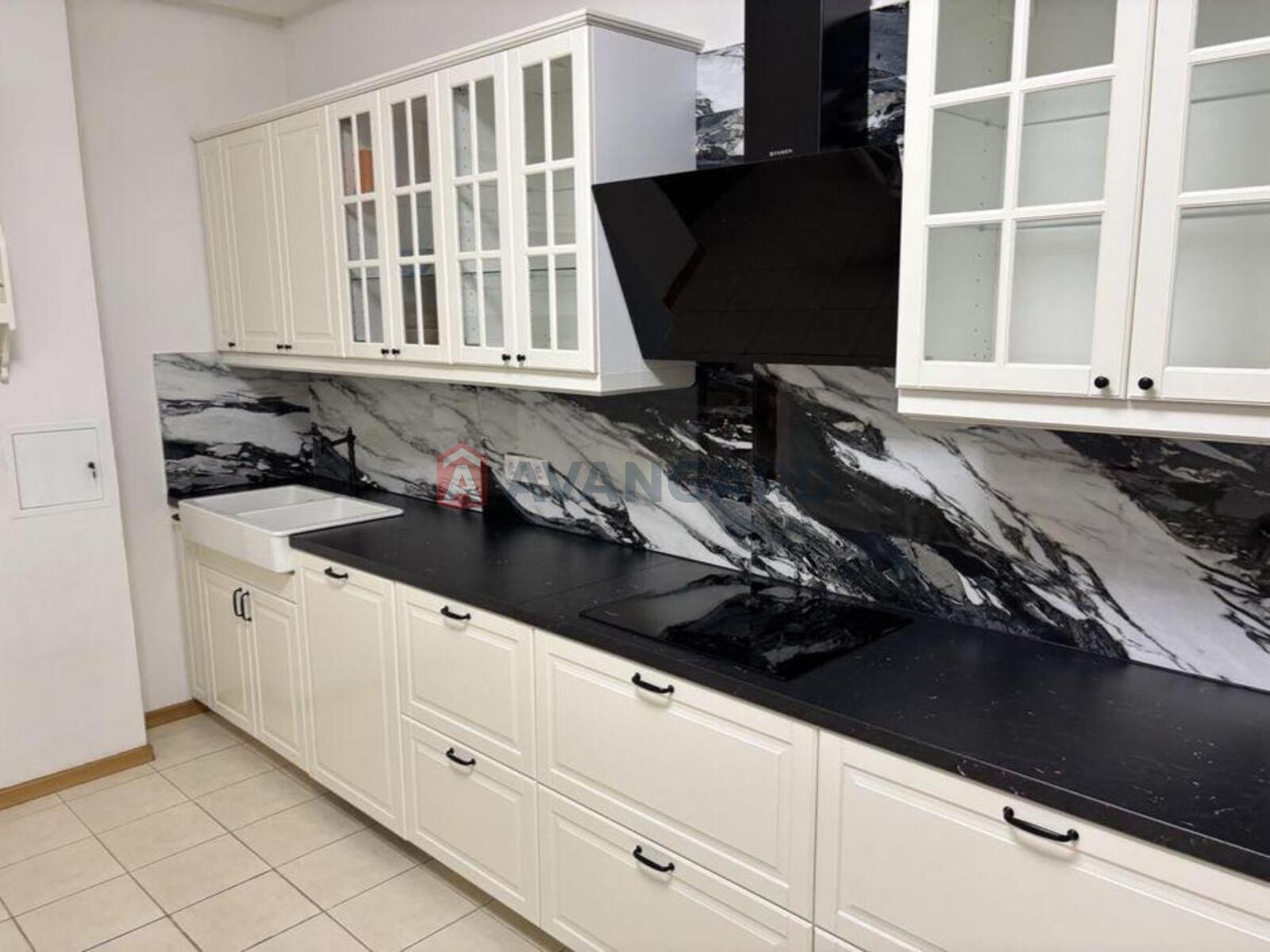 3 ��. ��������, 194/-/19 ��. �., 5/8 ������ ���� 1