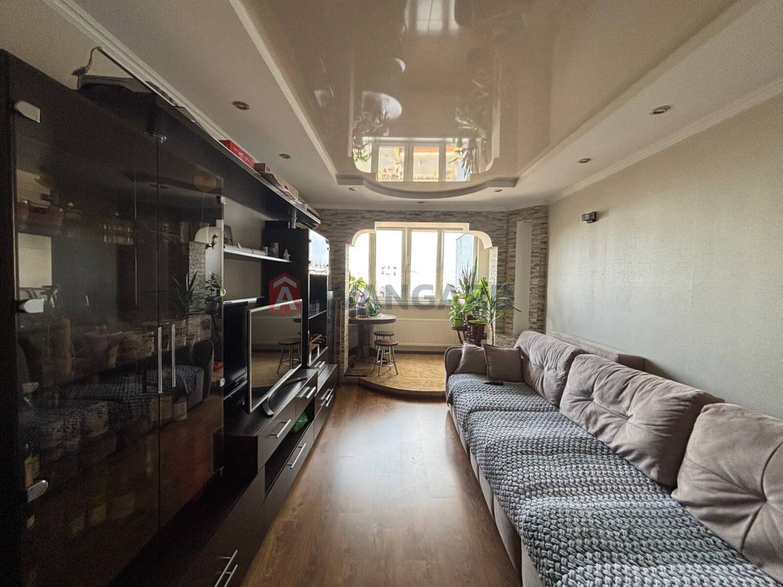 3 ��. ��������, 65/-/- ��. �., 8/10 ������ ���� 3